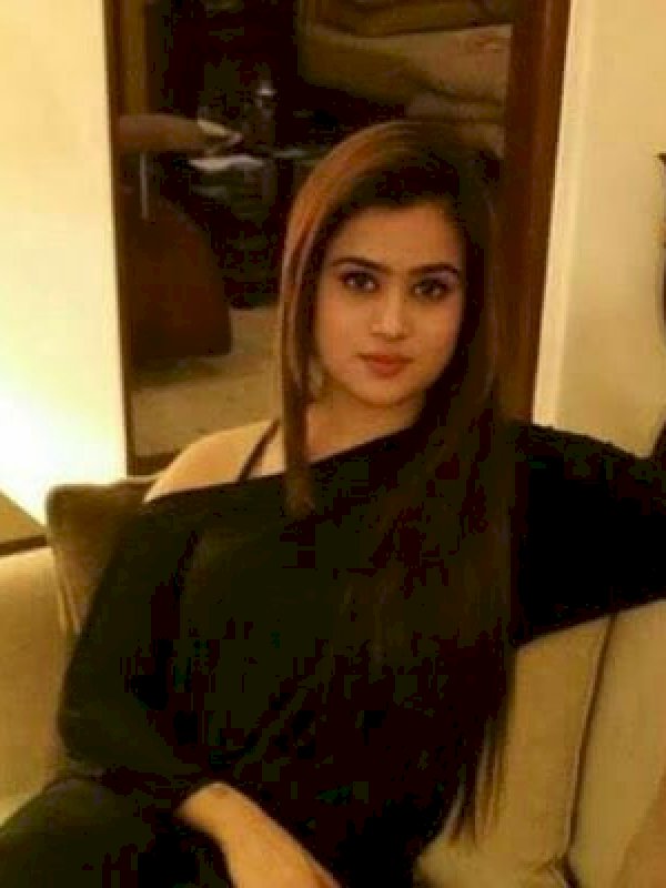 ניקול השווה אש