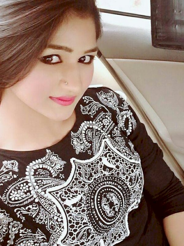 ניקול השווה אש