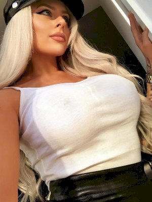 יונית הלוהטת אש