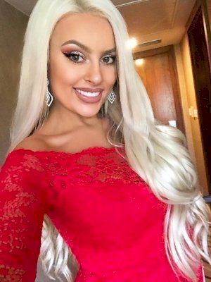 יונית הלוהטת אש