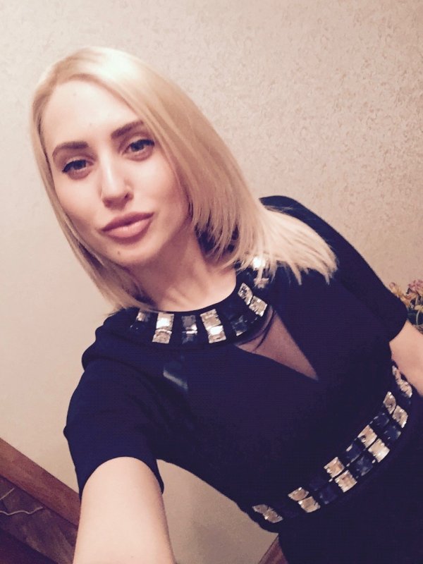 רוני הדוגמנית