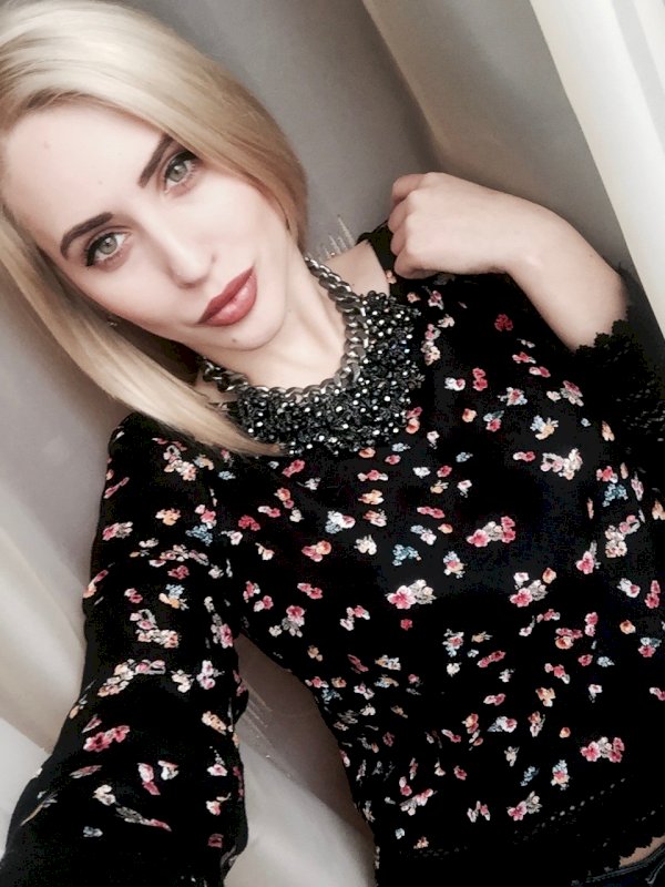 רוני הדוגמנית