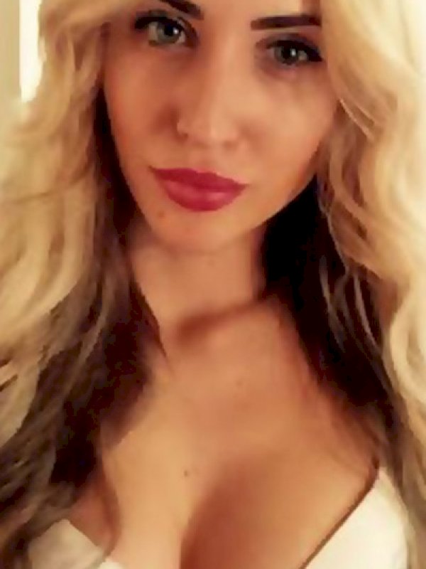 רוני הדוגמנית